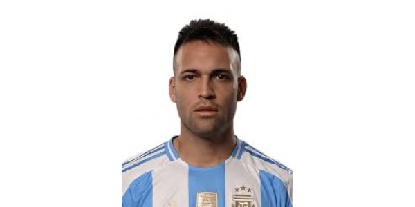 Lautaro Martínez erhielt vor dem Spiel gegen Como ein Erinnerungstrikot